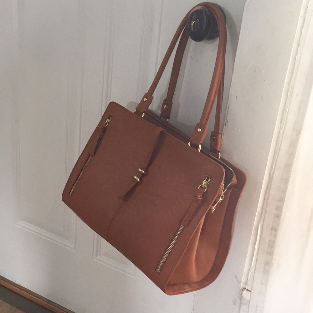 Beautiful Faux Leather Purse 👜